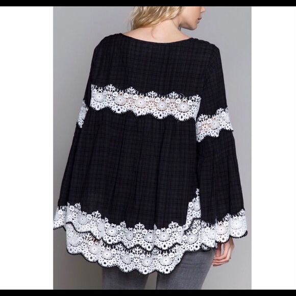 𝅺BABYDOLL Blouse with Bell Sleeves in Black - Picture 5 of 12